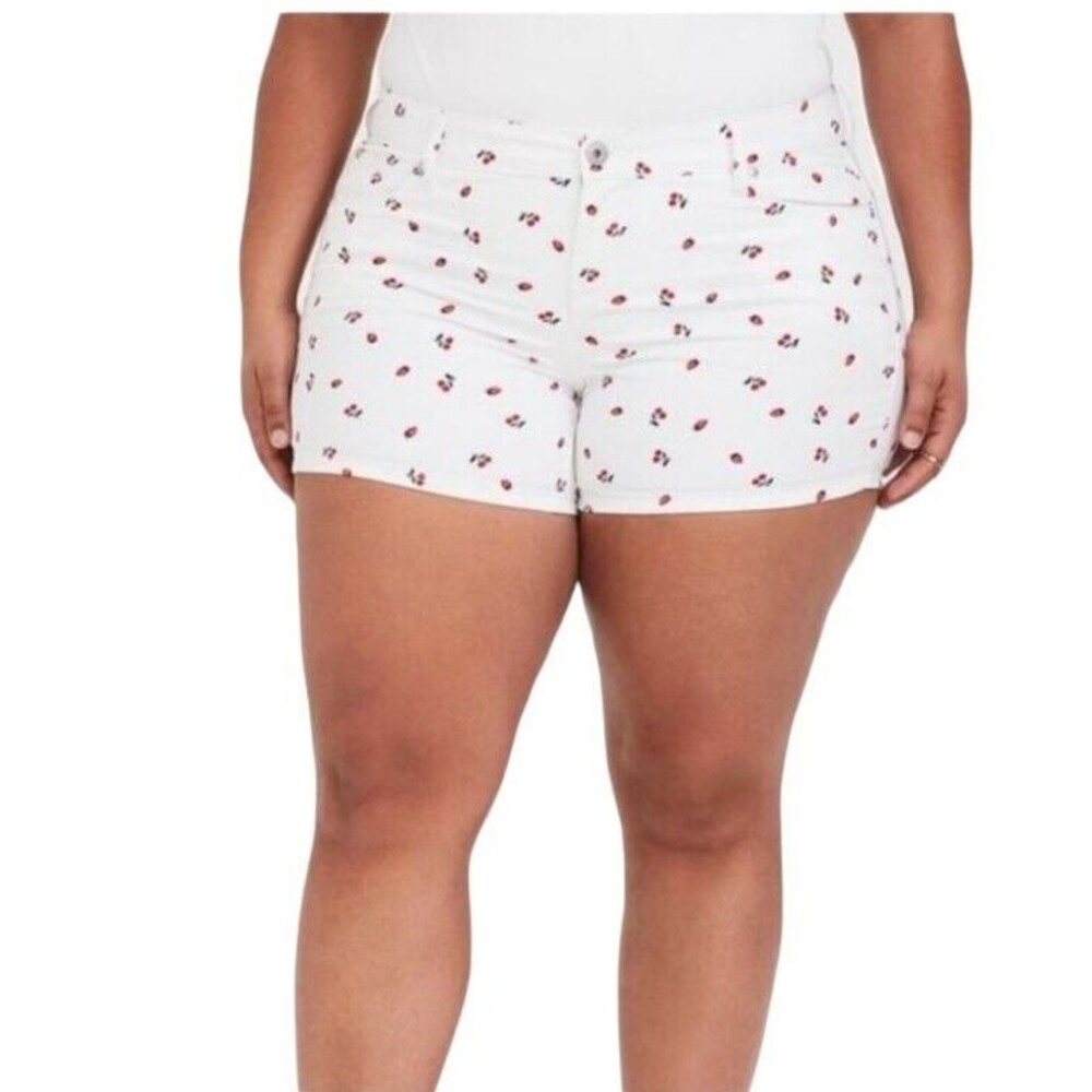 Torrid Vintage Stretch White Denim Cherry Print Classic Skinny Short Size 26